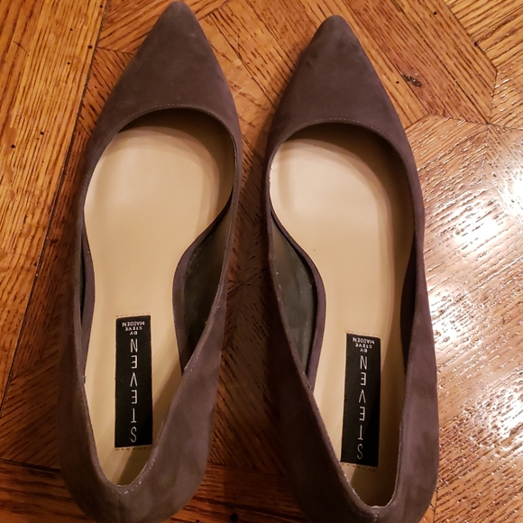 Grey Suede pumps - Picture 4 of 7
